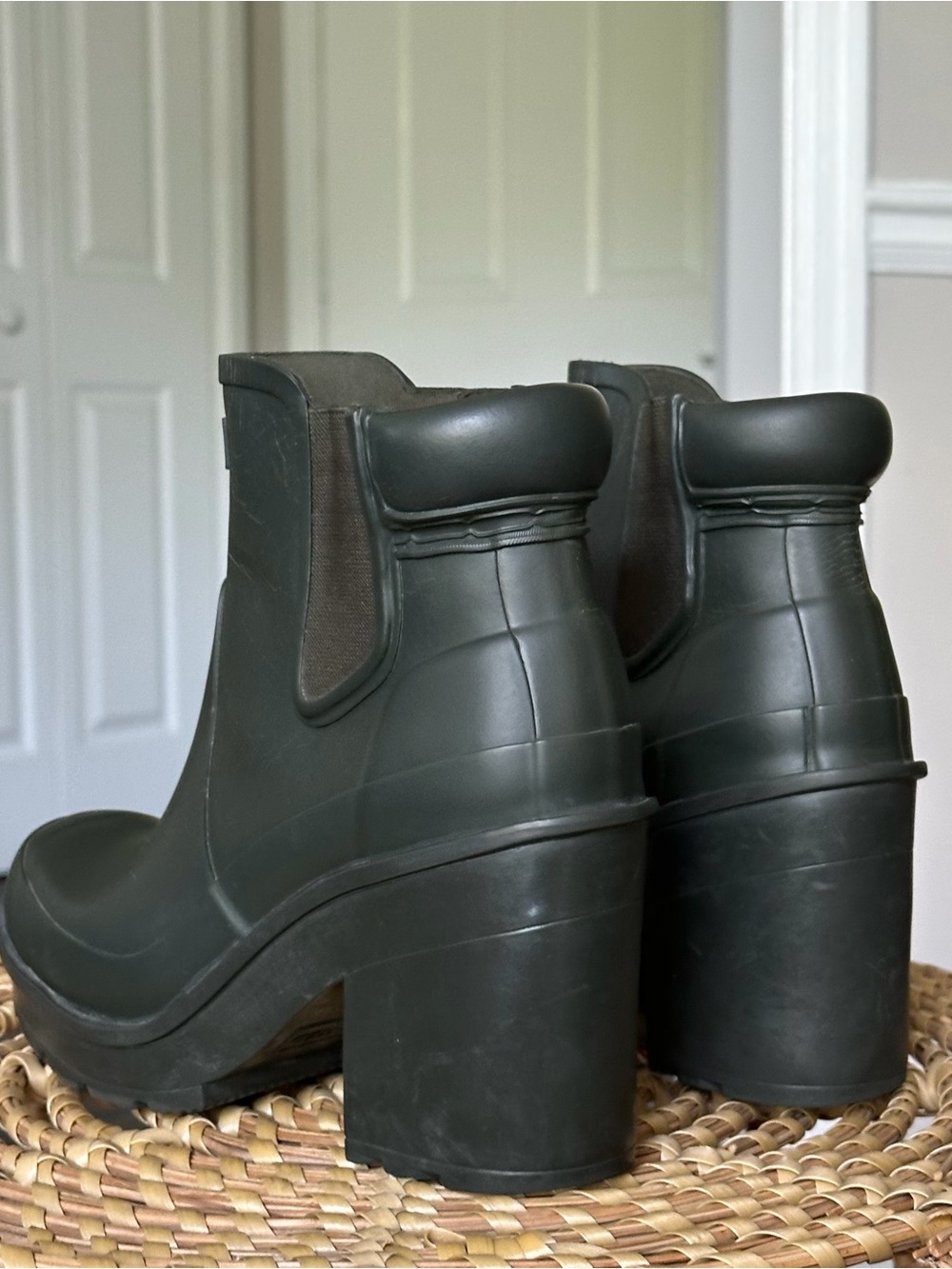 Hunter Dark Green Chelsea Platform Rain Booties Women’s Size 7 Ankle Boot - Picture 4 of 14